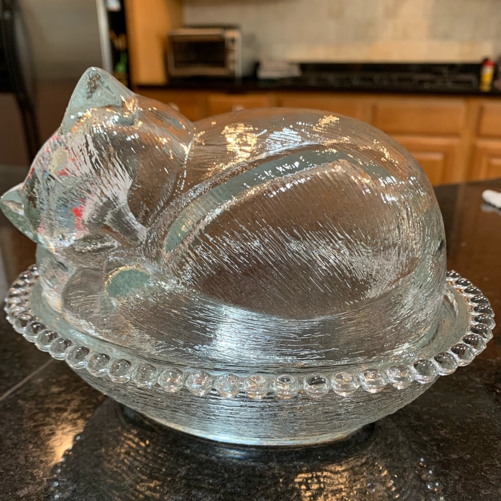 Vintage Indiana Clear Glass Sleeping Cat/Kitten Covered Candy Dish Beaded Edge